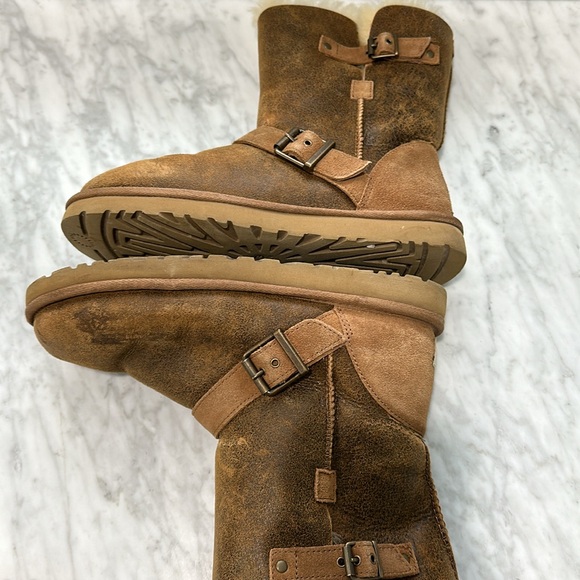 Ugg Dylyn short boot size 9 - Picture 9 of 14
